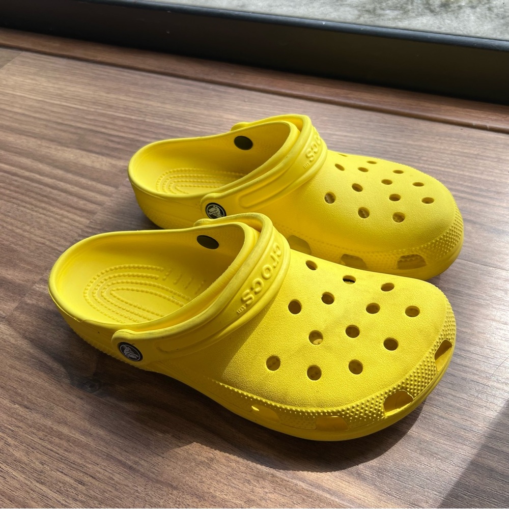 Yellow Crocs - Picture 7 of 7